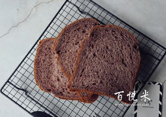 烘焙達(dá)人分享的這個(gè)配方，不用烤箱也能做出柔軟好吃的粗糧面包